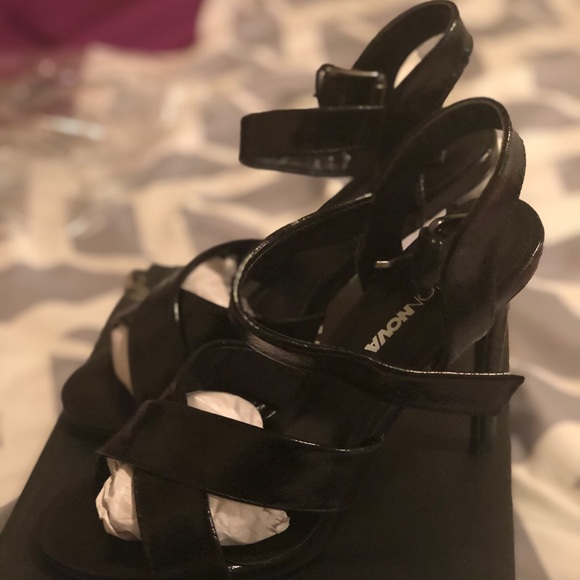 Black heels - Picture 2 of 4